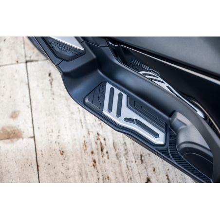 PLATINES MARCHE-PIEDS ALUMINIUM YAMAHA TMAX 560 2022 -