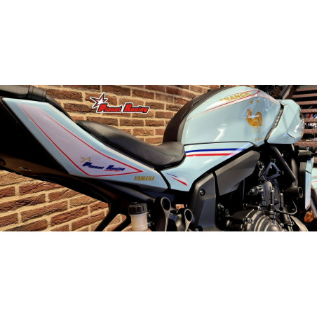 KIT DECO YAMAHA MT07 FRANCE CDM 2026 PLANET RACING BLEU CLAIR EXTERIEUR